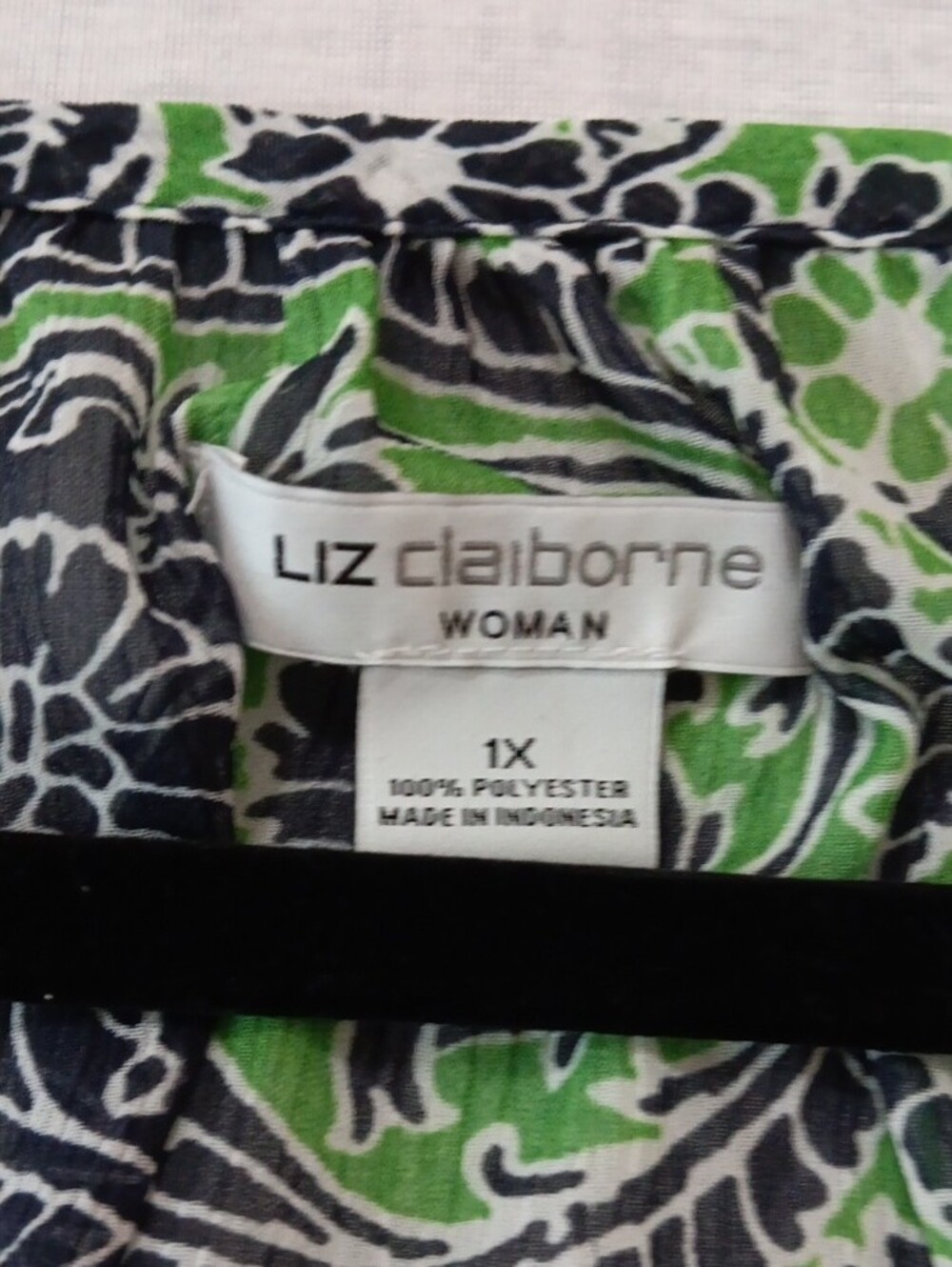 Liz Claiborne Green and Black Paisley Blouse - Picture 2 of 16